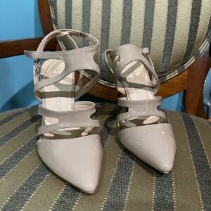 Chic Strappy Beige Heels - Chinese Laundry